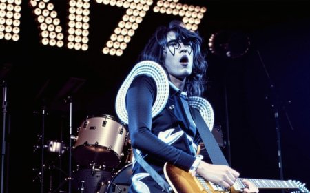 Legendary Kiss Guitarist Ace Frehley Passes Away at 74 | TNNEWS
